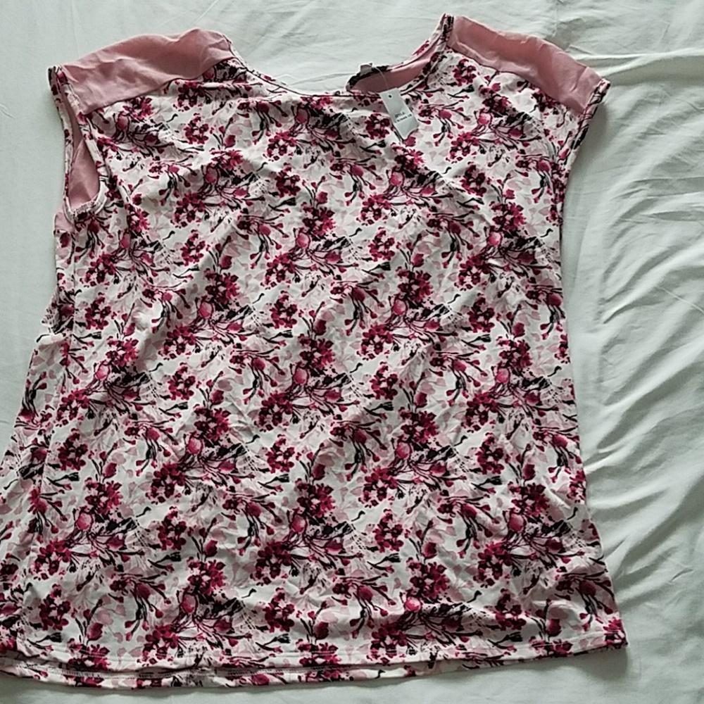 Floral pink top